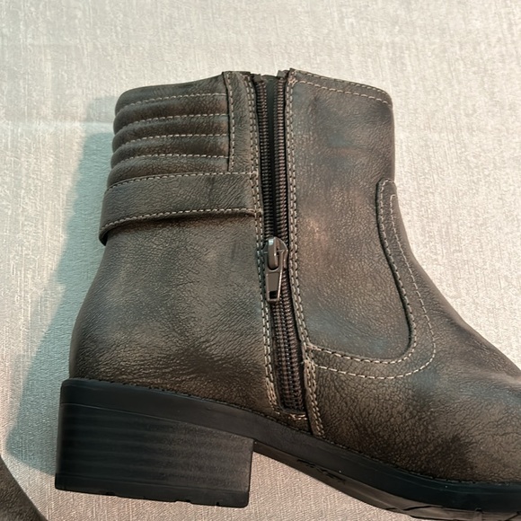 Anne Klein Sport Taupe Aklanette Booties Zip w/ Buckle Size 8 Like new condition - Picture 5 of 14